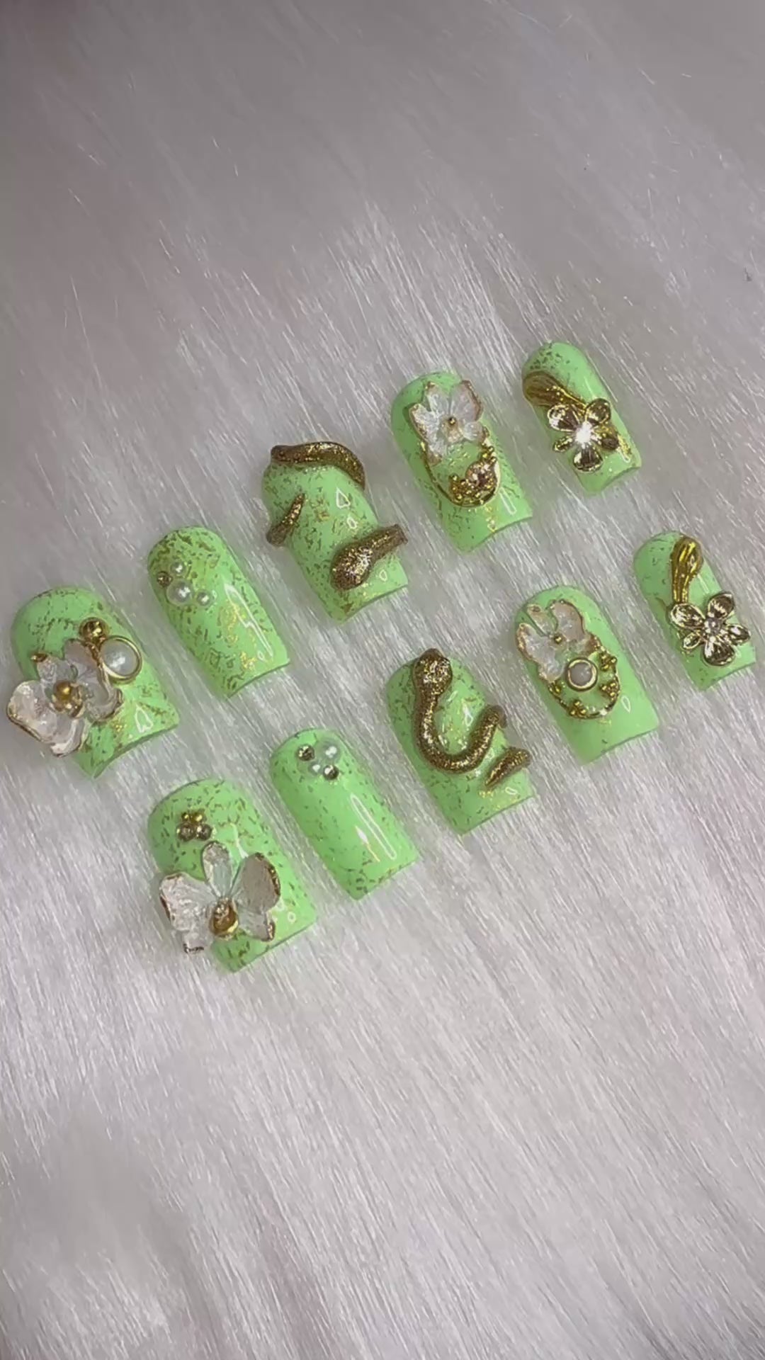 Orchidea Serpentina | Luxury Green Snake Press On Nails | Handmade 3D Orchid Nails | Gold Snake Nails | Reusable False Nails